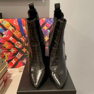 Steve Madden subtle crocodile print ankle boots